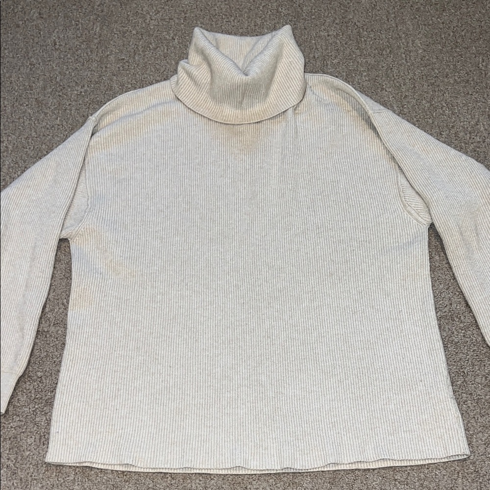 Free People cream oversized turtleneck sweater Size small
